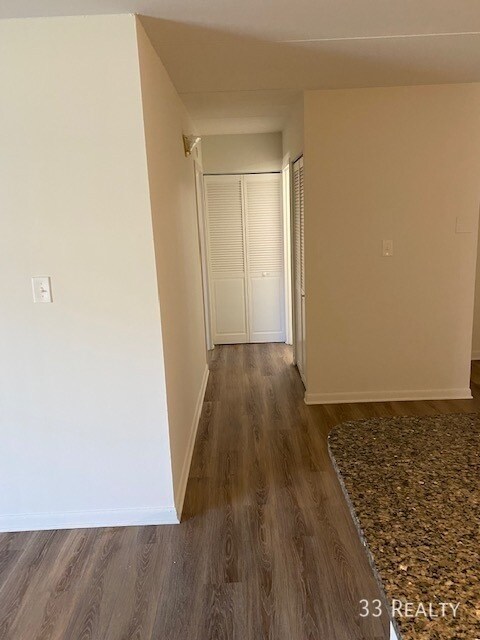Building Photo - Large 1Bed 1Bath I Glenview with your own ...