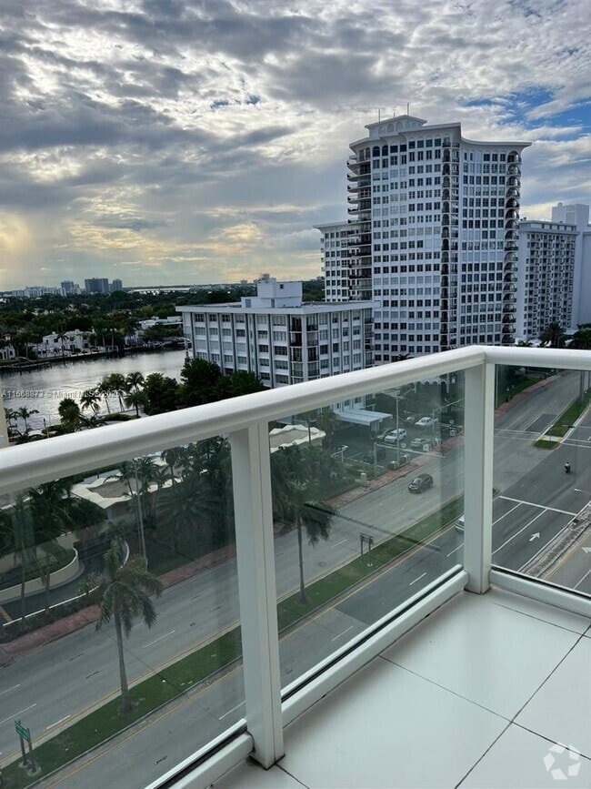 Building Photo - 5601 Collins Ave