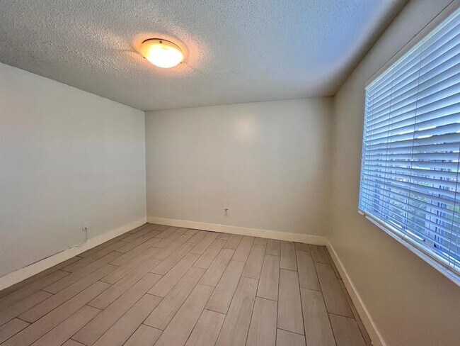 Building Photo - 1281 SW 46th Ave