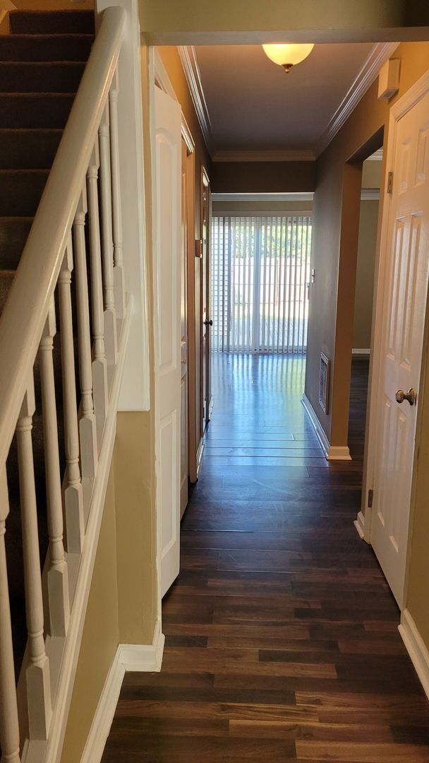 Building Photo - Beautiful Updated 3 Bedroom Townhome in In...