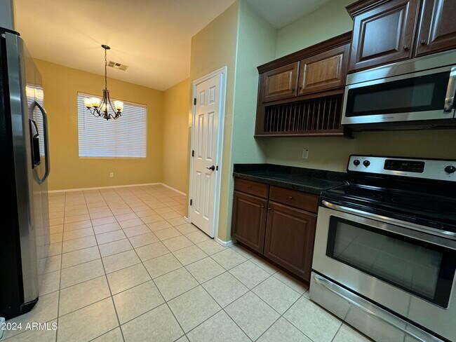 Foto del edificio - 2524 W Fawn Dr