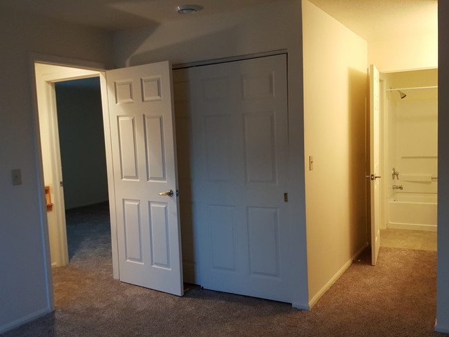 Hidden Creek Apartments Rentals - New Berlin, Wi 