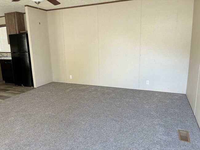 Building Photo - 1725 W Golden Cir