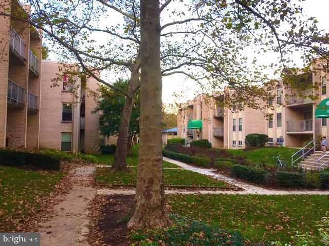 Building Photo - 15 Canterbury Square