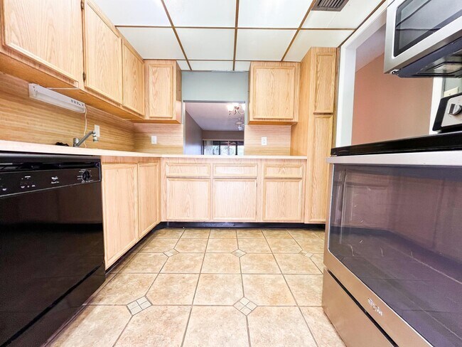 Foto del edificio - 5939 Forest Hill Blvd