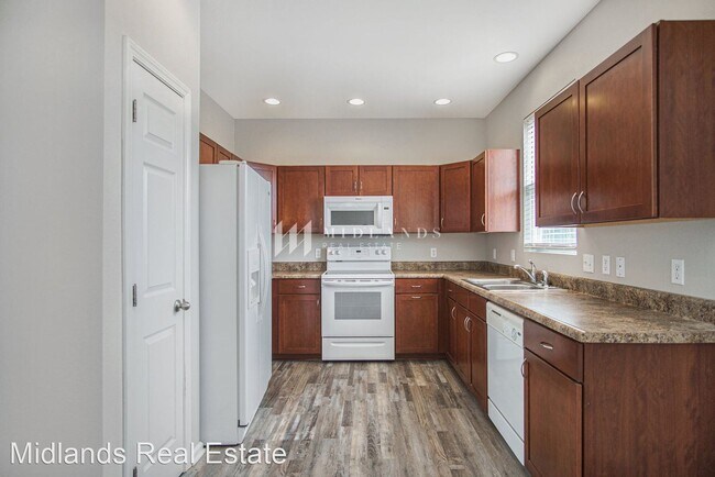 Building Photo - 3 br, 2.5 bath House - 2402 Walnut Creek Dr