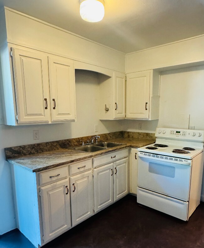 Foto del edificio - 132 Lindsey Rd