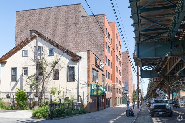 Building Photo - 4427 White Plains Rd