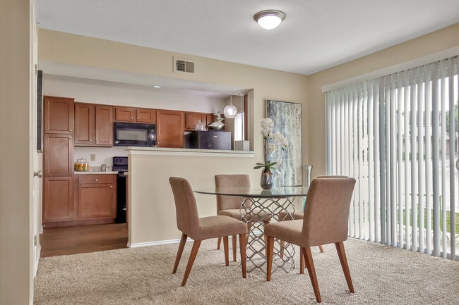 Foto del edificio - Windridge Townhomes