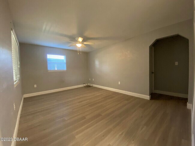 Building Photo - 2609 Anastasia Dr
