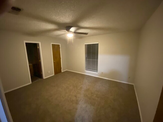 Foto del edificio - 557 W Jefferson St