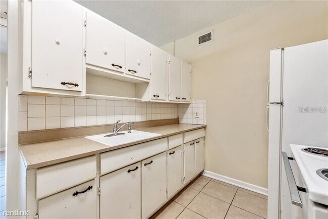 Foto del edificio - 3 br, 1 bath House - 132 Country Club Dr