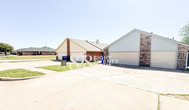 Building Photo - *COMING SOON for May-June 2026 Move in! West Norman 2 Bed/2 Bath Duplex with Two-Car Garage