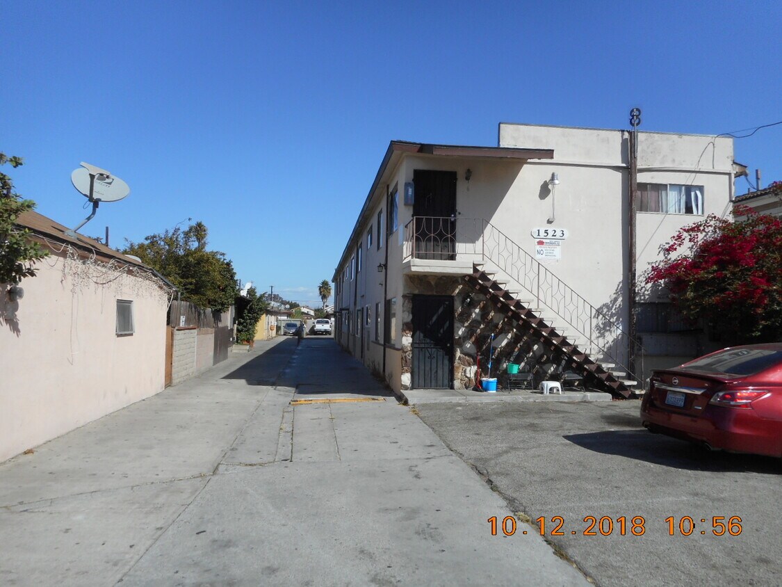 Primary Photo - 1523 Plaza Del Amo