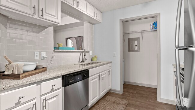 Foto del edificio - z-121625-Perimeter 5550