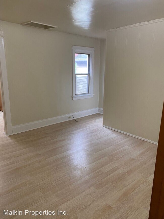 Foto del edificio - 3 br, 1 bath House - 565 McMasters Ave