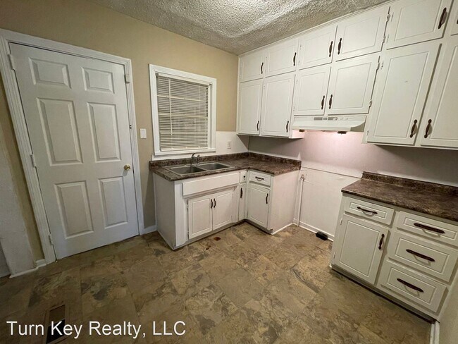 Building Photo - 4 br, 1 bath House - 301 Midwood Avenue