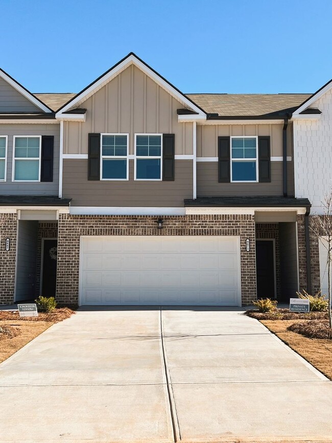Building Photo - Charming & Convenient 3BR Home in Oakwood