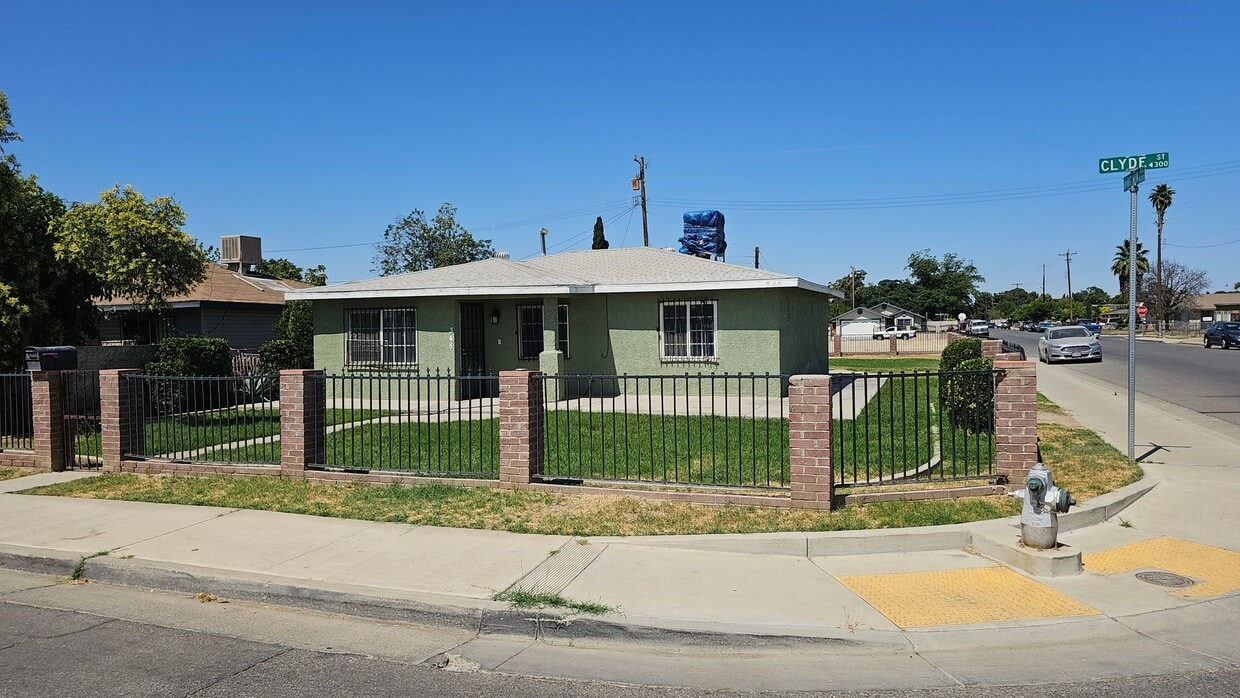 Primary Photo - Available Now | 3 Bd 1 Ba Home in East Bak...