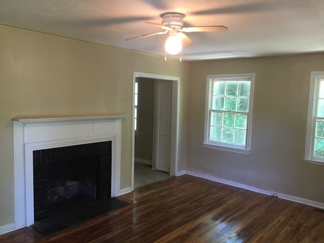 Building Photo - **AVAILABLE NOW**Near Ft. Benning/Columbus, GA 3 Bedroom / 1 Bathroom Home for Rent***