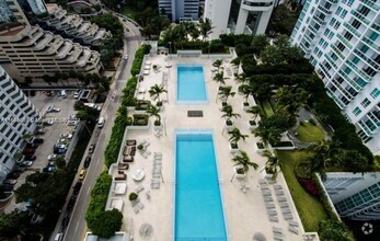 Building Photo - 950 Brickell Bay Dr