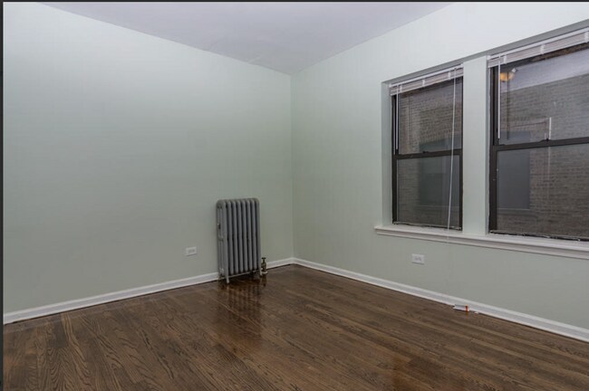 Building Photo - 408 W 77th St