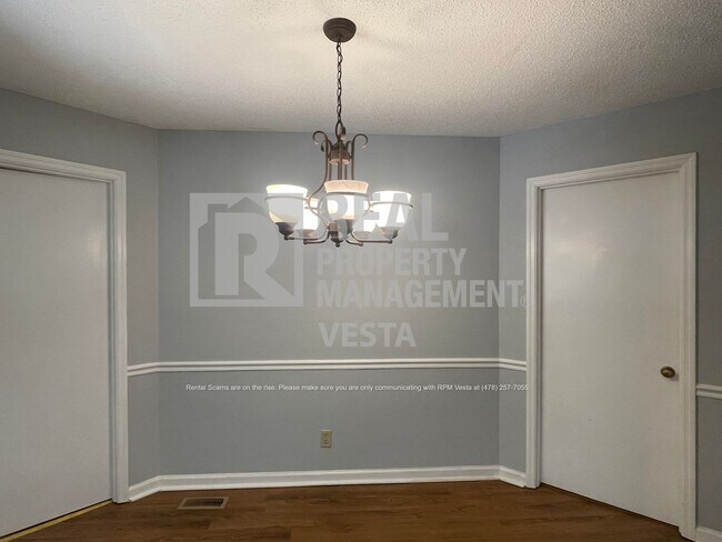 Building Photo - Charming Three Bedroom Home in Lake Wildwood