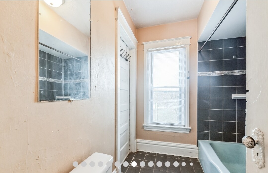 Foto principal - 209 N Hickory St