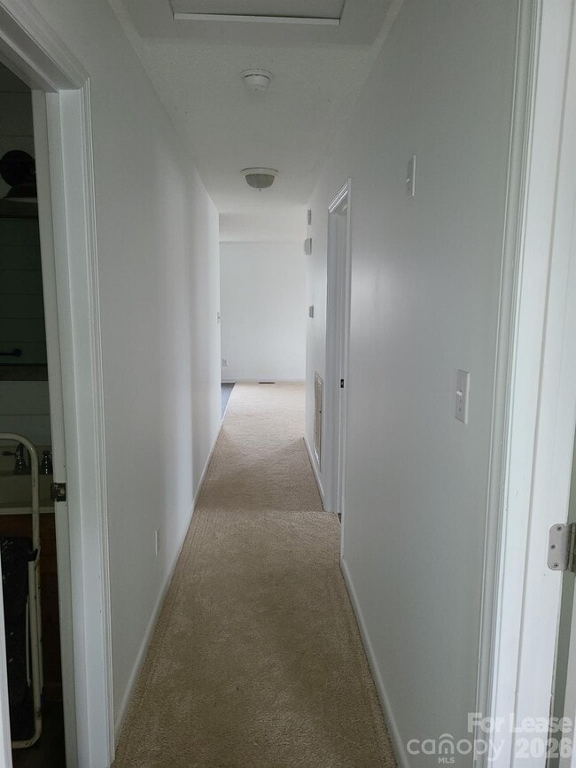 Building Photo - 201 Eastwood Dr