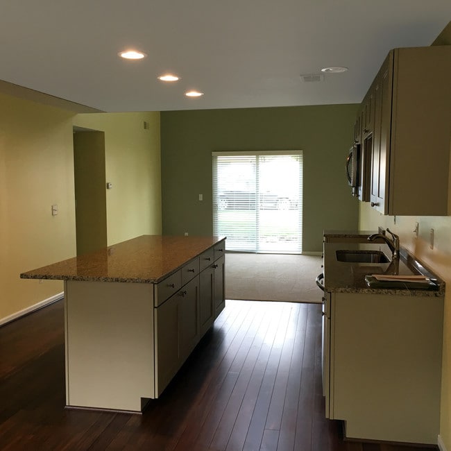 Building Photo - 253 S Union St