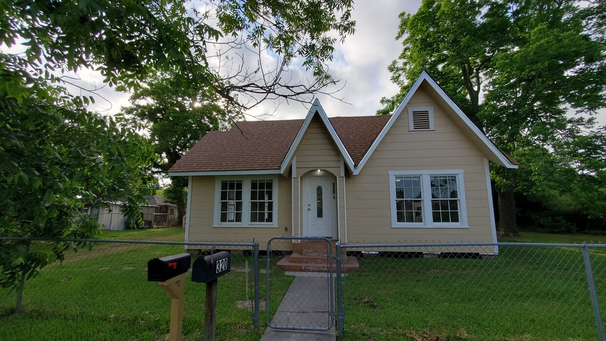 Foto principal - 320 S Ashbel St