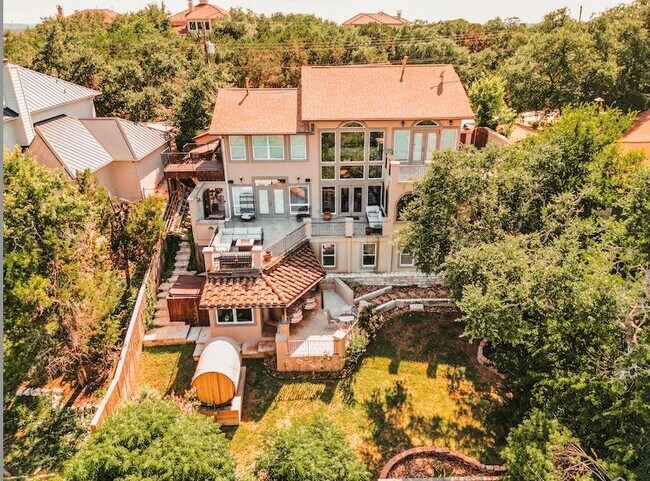 Building Photo - 3711 Highland Dr