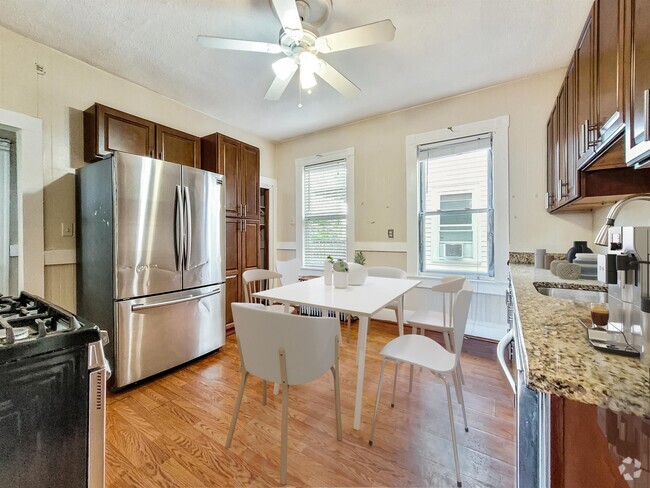 Building Photo - 110 Howland St