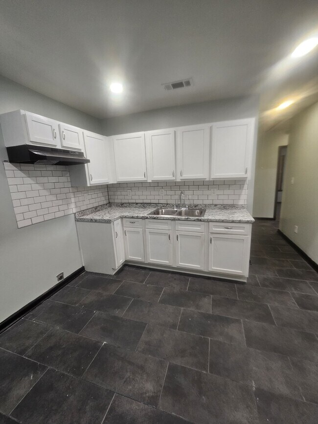 Building Photo - 1101 Haynes St