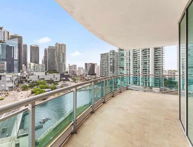 Foto del edificio - 350 S Miami Ave