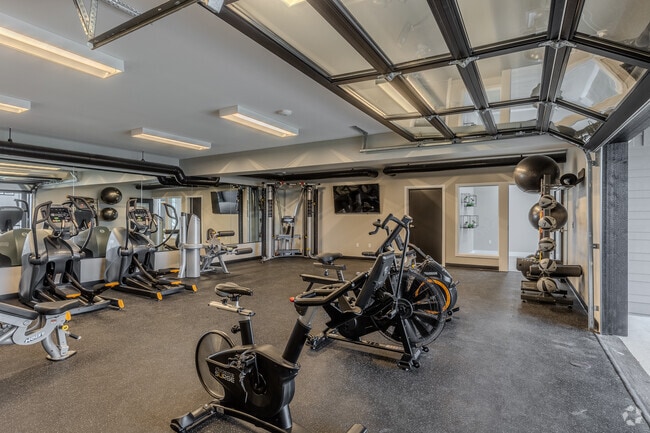 Fitness Center - Fox Ridge Apartments