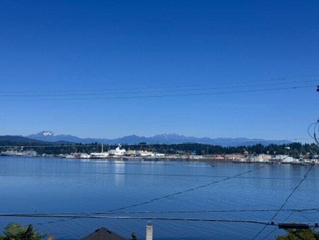 Photo - Completely Remodeled 3 Bedroom with Amazin... House