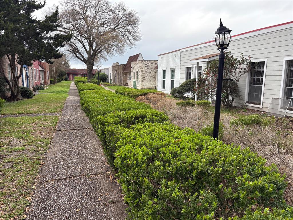 Foto principal - 7850 Leonora St