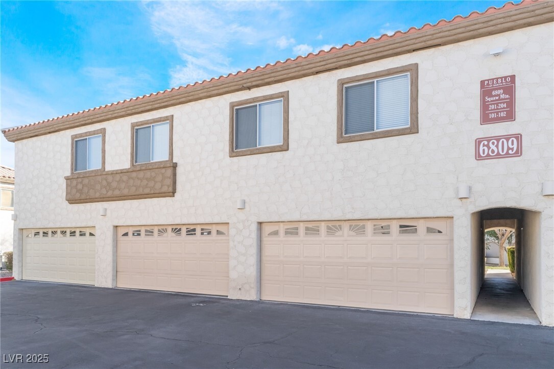 Primary Photo - 6809 Squaw Mountain Dr