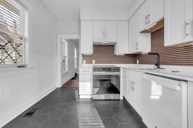 Building Photo - 1851 Manila Ave