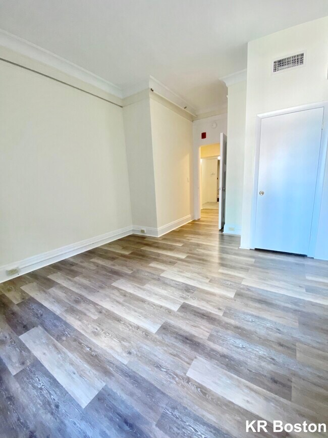 Building Photo - 169 Tremont St