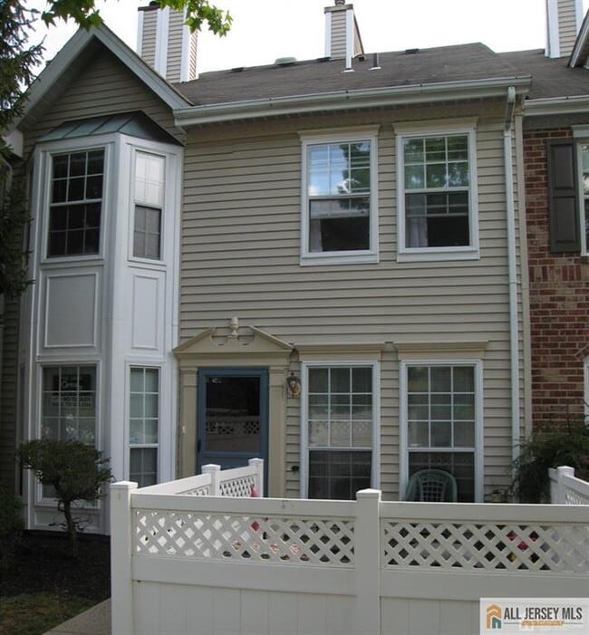 Building Photo - 110 Albury Way