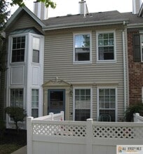 Building Photo - 110 Albury Way