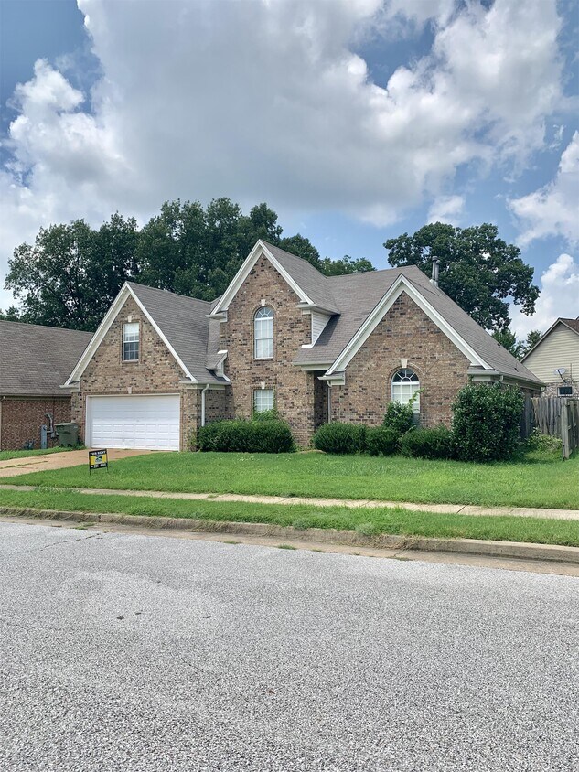 Primary Photo - 9618 Misty Knoll Dr