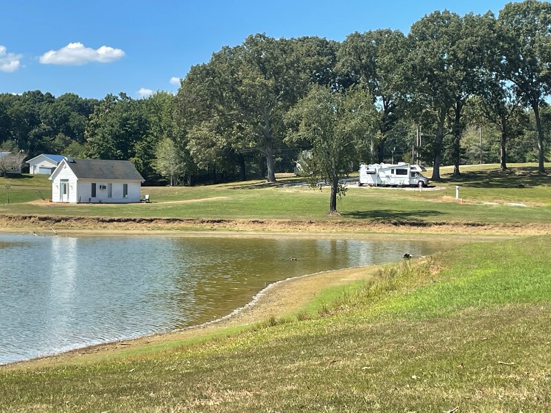 Foto del edificio - 590 Shekinah Ln