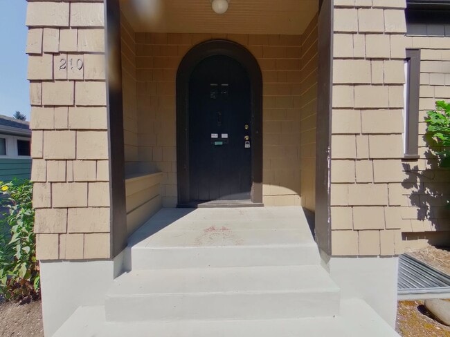 Building Photo - 210-214 NW 11th St.