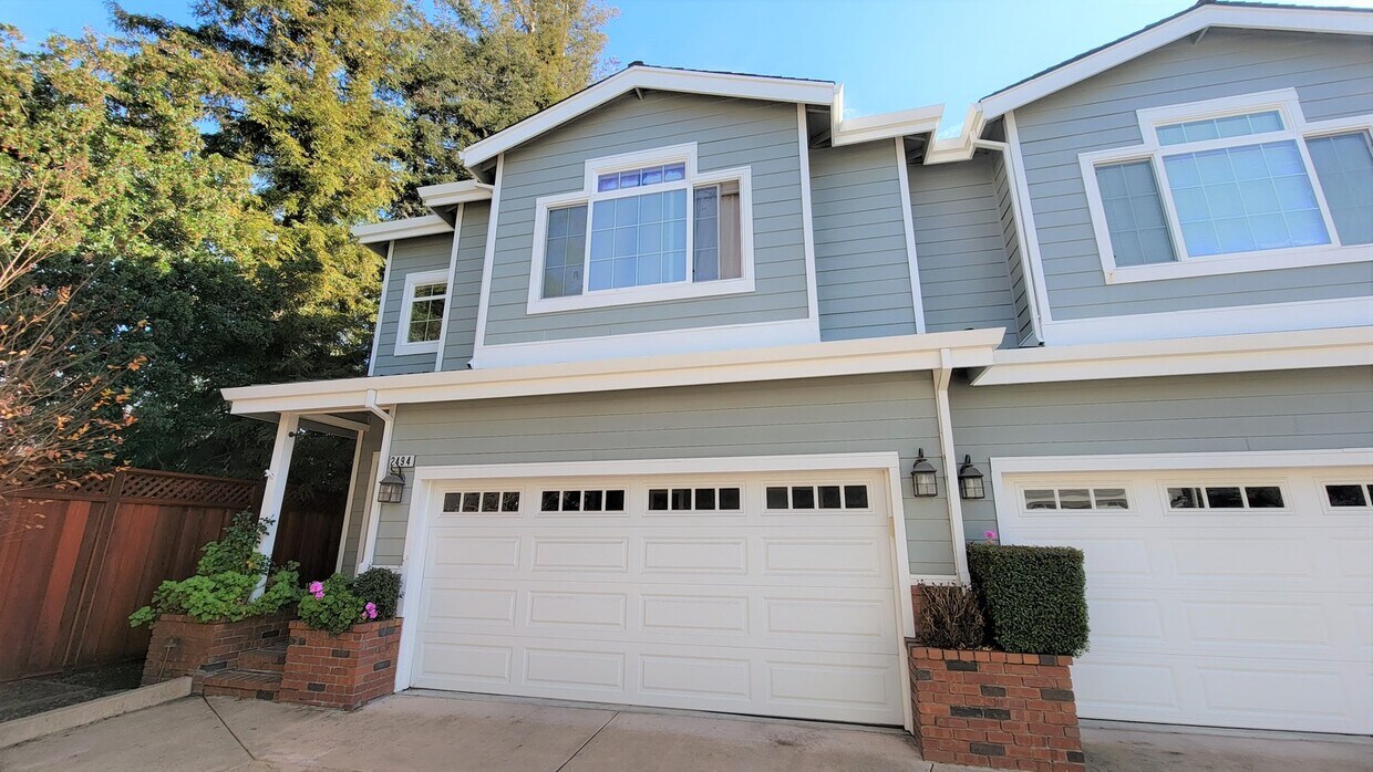 Primary Photo - 2494 Westcliffe Lane, Unit 4