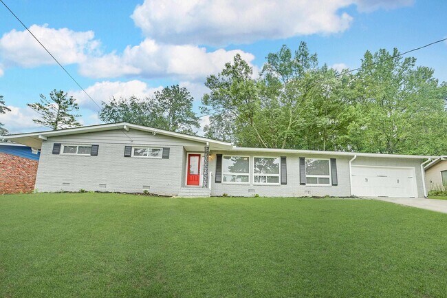 Building Photo - 2345 Crestknoll Cir