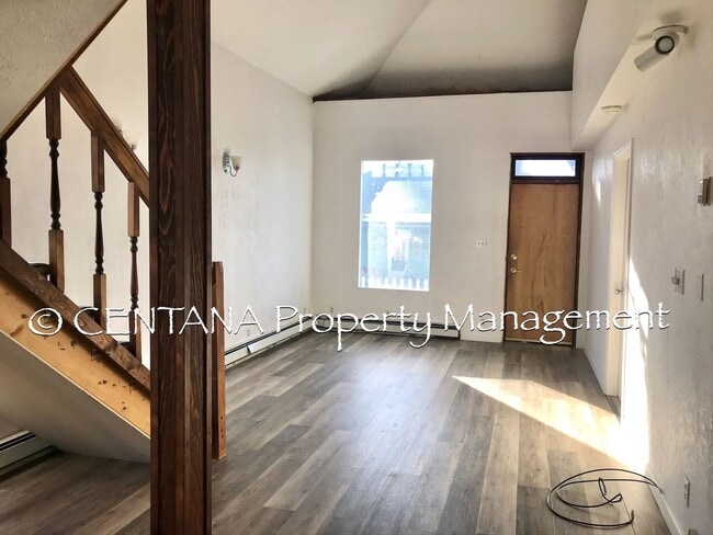 Building Photo - Updated 2 bedroom!