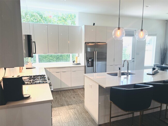 Building Photo - 2223 Padron Pl